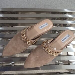 Steve Madden Taupe Suede Pointed Mule with Gold Chain